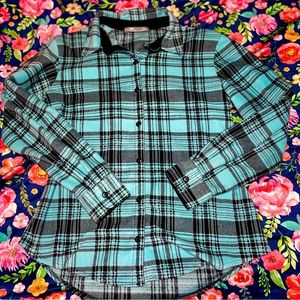 Lee blue plaid button up flannel